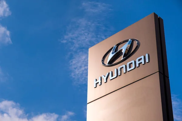 Вологда Россия Мая 2020 Года Взгляд Логотип Компании Hyundai Hyundai Лицензионные Стоковые Изображения