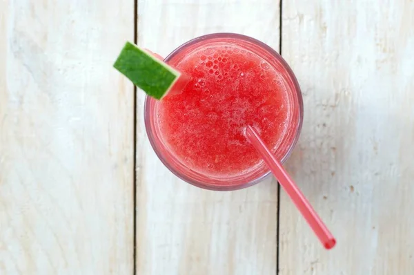 Healthy fresh smoothie drink from red watermelon and ice drift — Stock Photo, Image