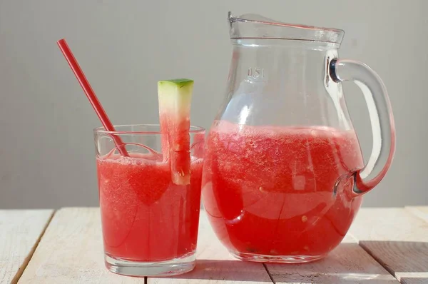 Healthy fresh smoothie drink from red watermelon and ice drift — Stock Photo, Image