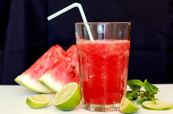 Healthy fresh smoothie drink from red watermelon, lime, mint and ice drift — Stock Photo, Image