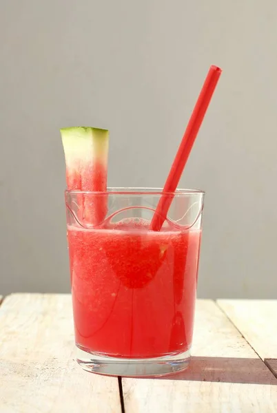 Healthy fresh smoothie drink from red watermelon and ice drift — Stock Photo, Image
