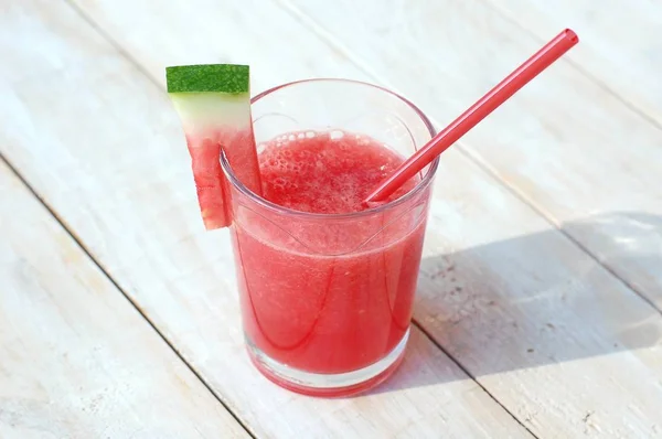 Healthy fresh smoothie drink from red watermelon and ice drift — Stock Photo, Image