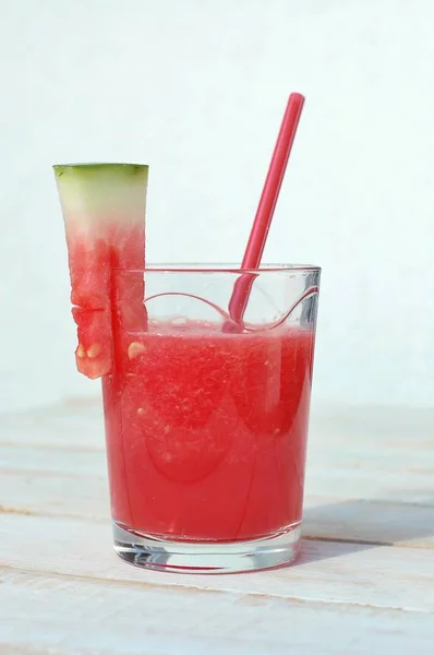 Healthy fresh smoothie drink from red watermelon and ice drift — Stock Photo, Image