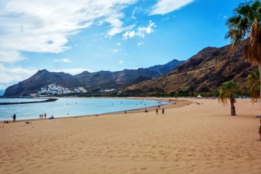 Tenerife Las Teresitas plaj kum Sahara Çölü'nden ithal ile