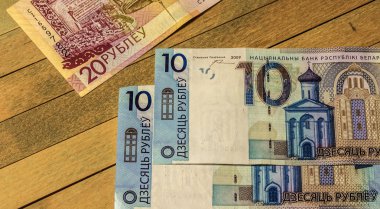 On ve yirmi ruble mezhepleri üzerinde çizim bölümleri