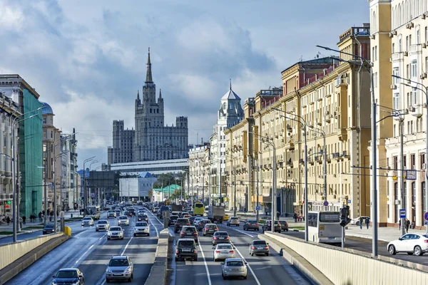 De straten van Moskou. Ring van de tuin in de buurt van Tverskaya Street. — Stockfoto