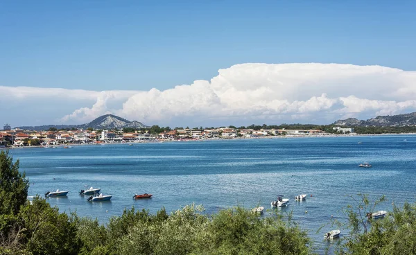 La bahía cerca de la ciudad de Laganas en la isla de Zakynthos (Gre — Foto de Stock