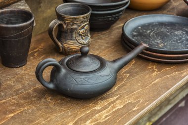 Seramik el yapımı ahşap bir yüzeye