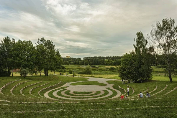 Künstliches Amphitheater im Stadtpark — Stockfoto
