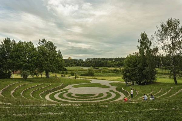 Kunstmatige amfitheater in het stadspark — Stockfoto