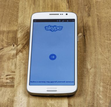 Smartphone ekranında Ücretsiz Skype uygulama girmek için başlangıç sayfasını görebilirsiniz