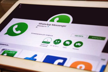 Whatsapp uygulama indirmek için sayfa üstünde belgili tanımlık tablet perde açıldıktan
