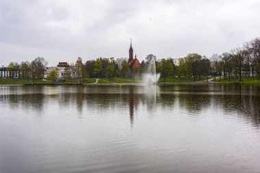 Druskonis gölde Druskinenkai (Litvanya) ve emban görünümünü