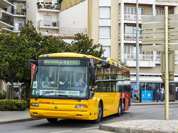 El autobús lanzadera de la empresa de transporte PUJOL (Blanes, España) ) — Foto de Stock