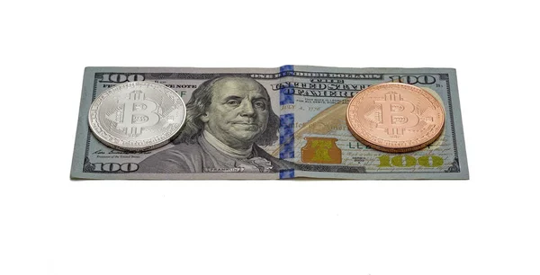 銀・ プラチナ コイン Bitcoin 百ドル紙幣にあります。 — ストック写真