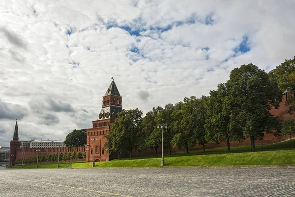 Constantino-Elinskaya en Beklemishevskaya torens van de Moskou — Stockfoto