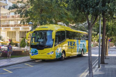 Tez Tour turizm şirketinin otobüs otel başabaş geldi