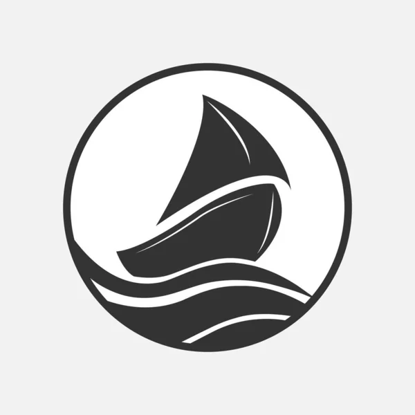 Barco con una vela en las olas. Diseño simple — Vector de stock