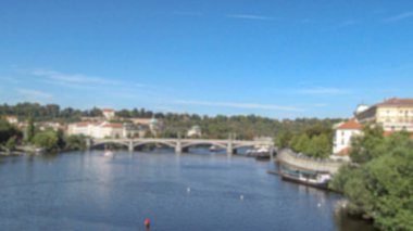 Şehrin yüksekliğinden ve çevresinden bak. Temalı posterler, pankartlar ve ekran koruyucu için bulanık ve bokeh ile yaratıcı tema