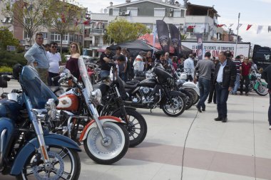Harley Davidson 'a binerken mutlu sürücü