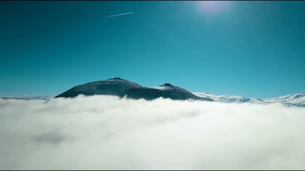 Het Perfecte Berg Luchtfoto Schot — Stockvideo