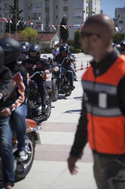 Harley Davidson 'a binerken mutlu sürücü