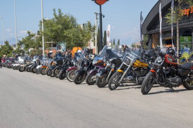 Harley Davidson 'a binerken mutlu sürücü