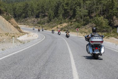 Harley Davidson 'a binerken mutlu sürücü