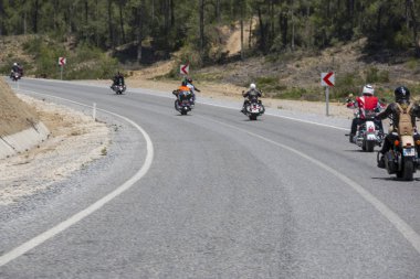 Harley Davidson 'a binerken mutlu sürücü