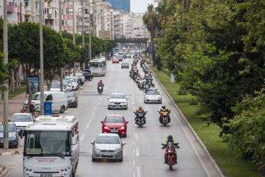 Harley Davidson 'a binerken mutlu sürücü