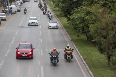 Harley Davidson 'a binerken mutlu sürücü