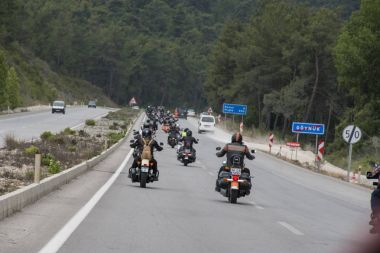 Harley Davidson 'a binerken mutlu sürücü