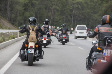 Harley Davidson 'a binerken mutlu sürücü