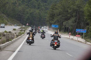 Harley Davidson 'a binerken mutlu sürücü