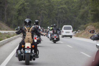 Harley Davidson 'a binerken mutlu sürücü