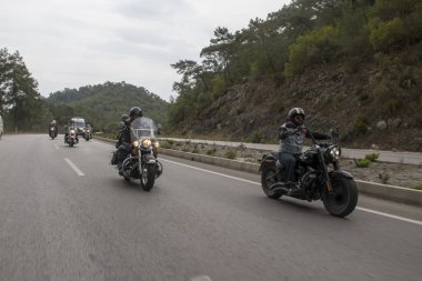 Harley Davidson 'a binerken mutlu sürücü