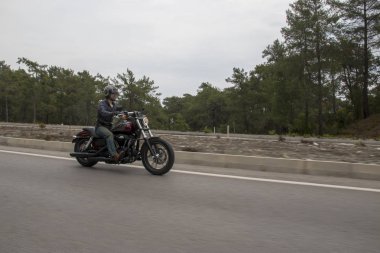 Harley Davidson 'a binerken mutlu sürücü