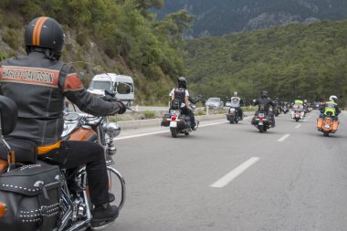Harley Davidson 'a binerken mutlu sürücü