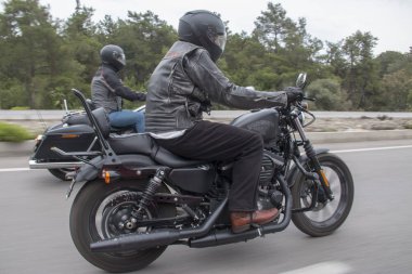 Harley Davidson 'a binerken mutlu sürücü