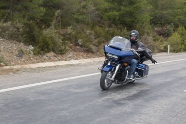 Harley Davidson 'a binerken mutlu sürücü