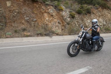 Harley Davidson 'a binerken mutlu sürücü