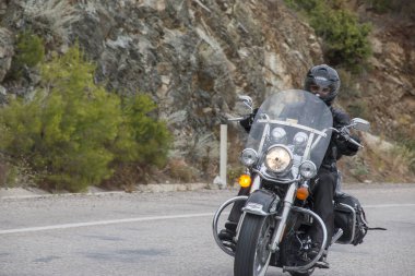 Harley Davidson 'a binerken mutlu sürücü