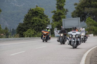 Harley Davidson 'a binerken mutlu sürücü