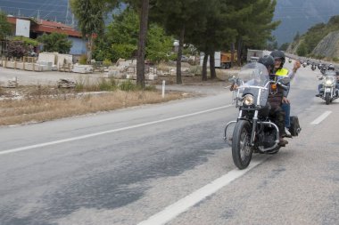 Harley Davidson 'a binerken mutlu sürücü
