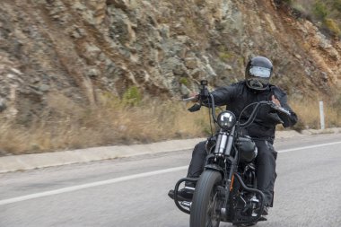 Harley Davidson 'a binerken mutlu sürücü
