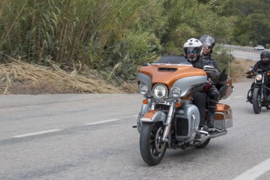 Harley Davidson 'a binerken mutlu sürücü
