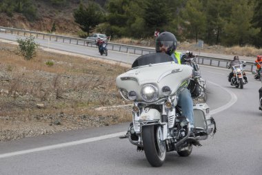 Harley Davidson 'a binerken mutlu sürücü