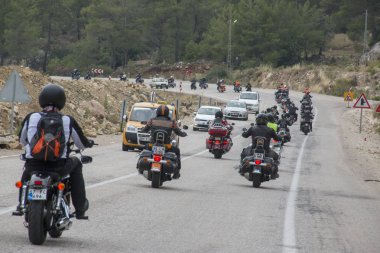 Harley Davidson 'a binerken mutlu sürücü