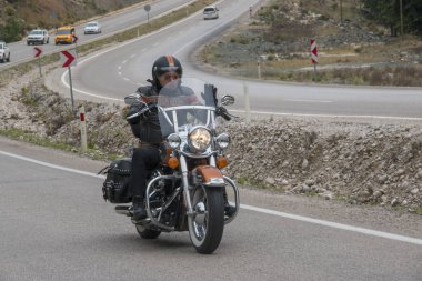 Harley Davidson 'a binerken mutlu sürücü