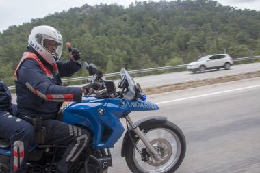Harley Davidson 'a binerken mutlu sürücü
